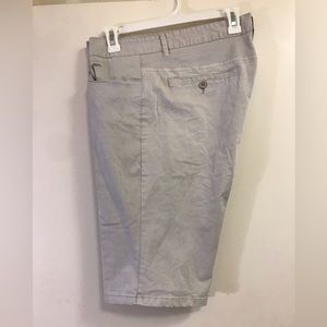 Light color khaki shorts 🩳 34W